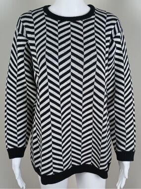 Westbound vintage black & white chevron patterned chunky knit crewneck sweater